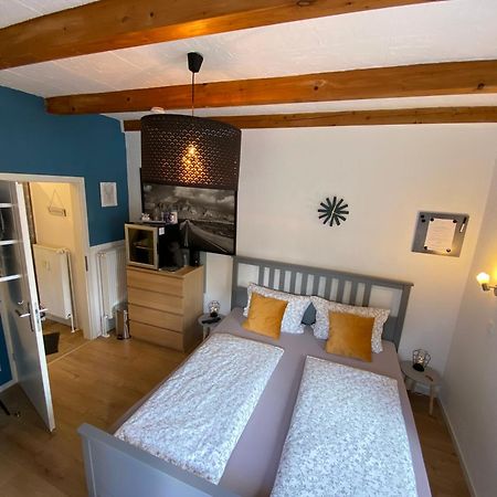 Kleines Doppelzimmer mit eigenem Bad und Kühlschrank, frisch saniert Friedrichskoog Exterior foto