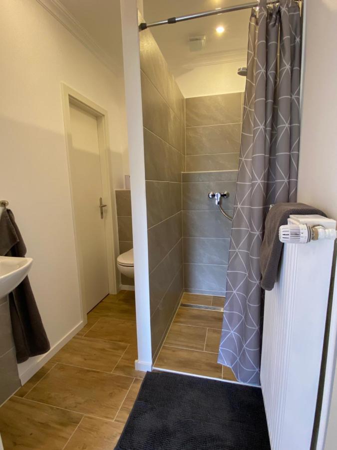 Kleines Doppelzimmer mit eigenem Bad und Kühlschrank, frisch saniert Friedrichskoog Exterior foto
