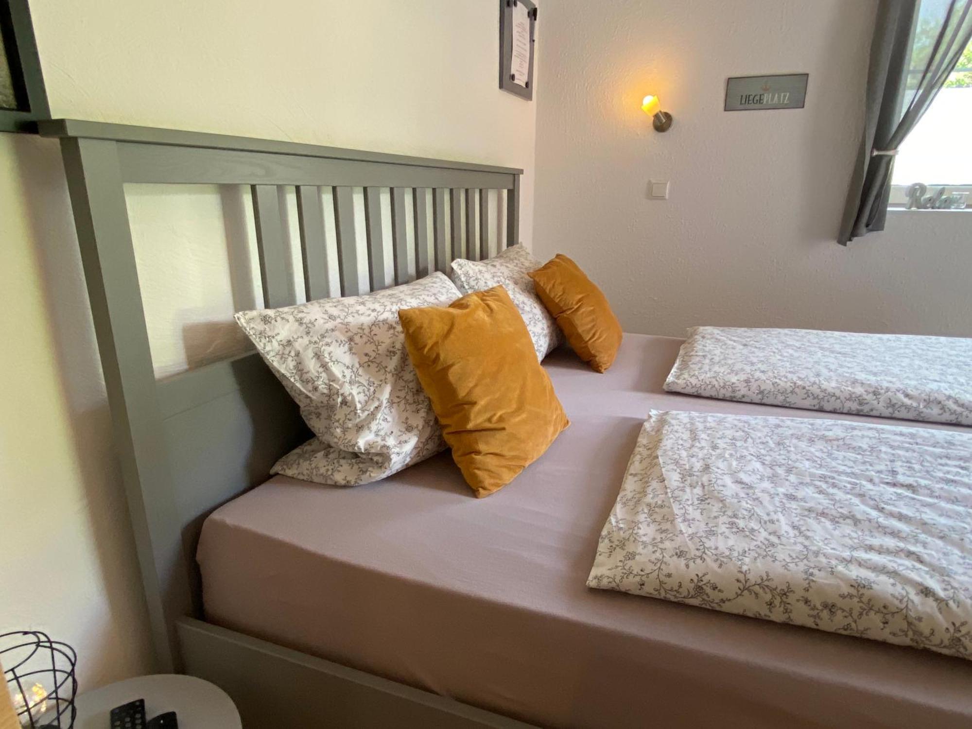 Kleines Doppelzimmer mit eigenem Bad und Kühlschrank, frisch saniert Friedrichskoog Exterior foto