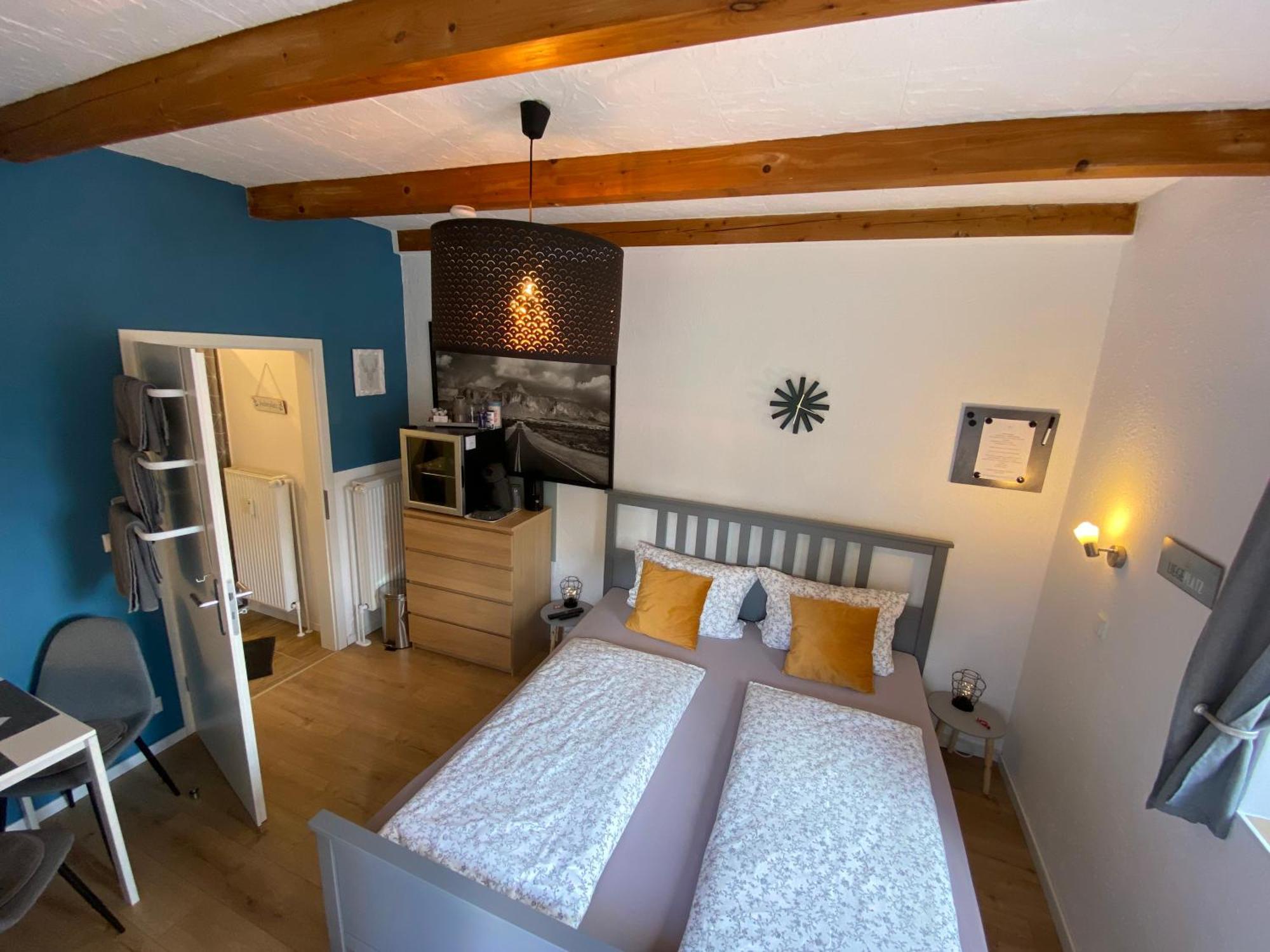 Kleines Doppelzimmer mit eigenem Bad und Kühlschrank, frisch saniert Friedrichskoog Exterior foto